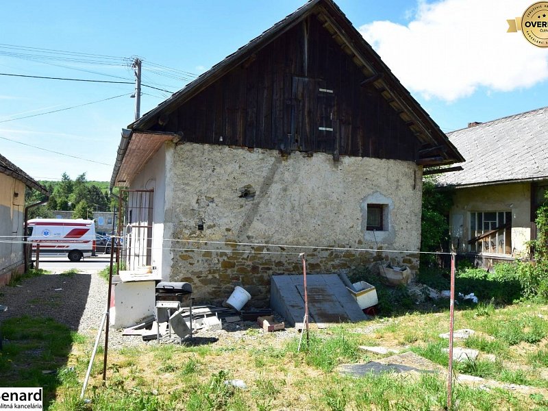 JEDNOPODLAŽNÝ RODINNÝ DOM, 2 IZBY, 1052m2, ĽUBOTÍN;