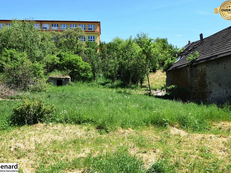 JEDNOPODLAŽNÝ RODINNÝ DOM, 2 IZBY, 1052m2, ĽUBOTÍN;